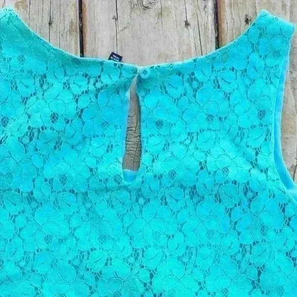 LA CHATEAU TEAL LACE TANK TOP - Picture 8 of 8